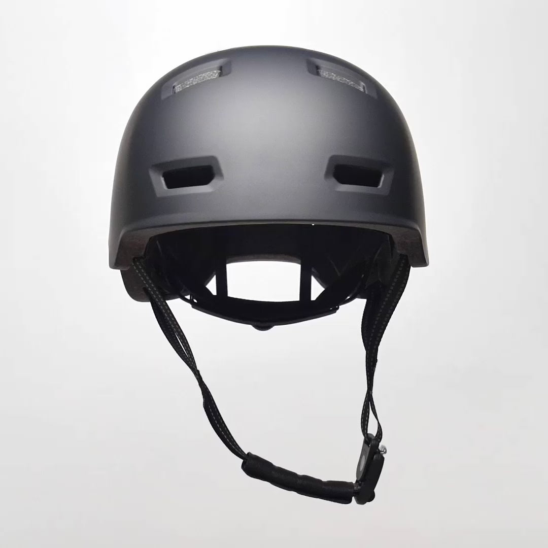 Black Skater-Style Bicycle Helmet with Reflective Safety Buckle and Straps, Ideal for Men, Women, Teenagers, and Adults – Crazy Safety