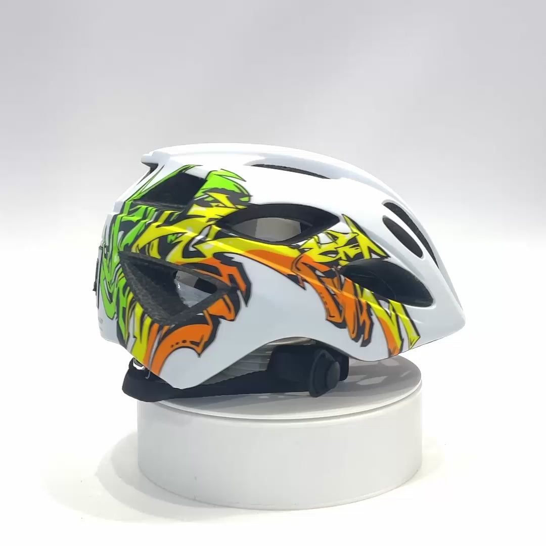 Crazy Safety Kids’ Bicycle Helmet Featuring a Powerful Rechargeable Rear Light, Perfect for Children Aged 6 to 12 Years